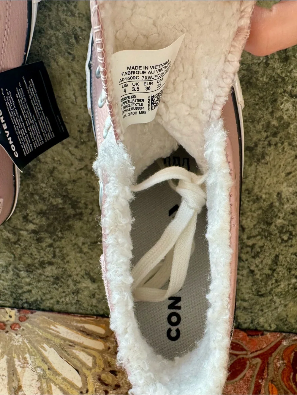 NWT Converse Kids High-Top Sneakers in Pink and White w/ Fleece Lining